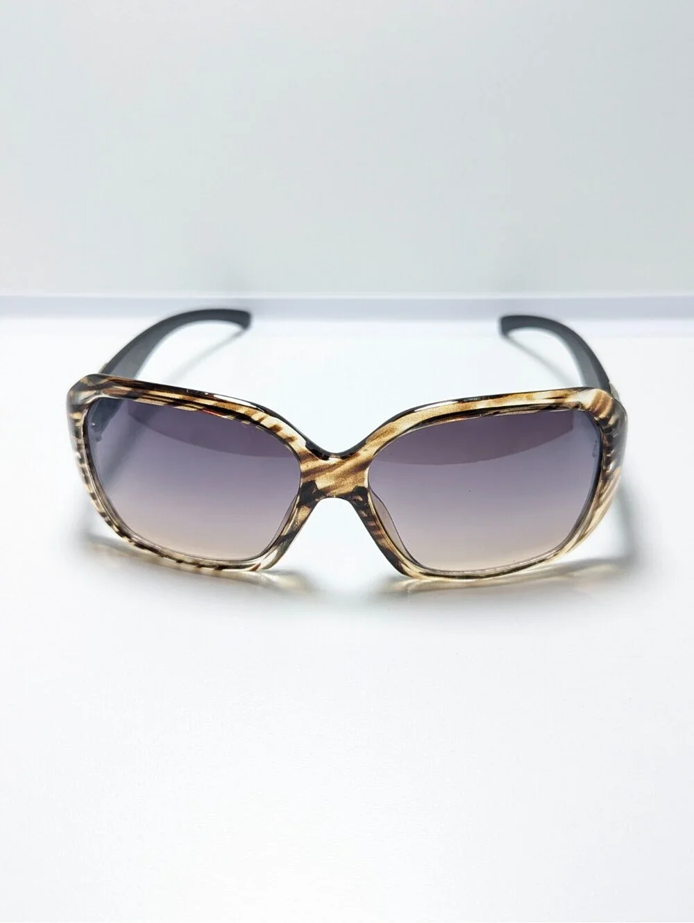 DG  26976 Womens Brown Leopard Sunglasses Purple Gradient Lens